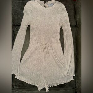 Urban outfitters Bell Sleeve Romper in Cream Size XS